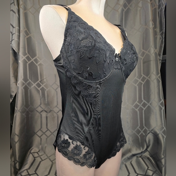 Shapewear bodysuit - Picture 1 of 3